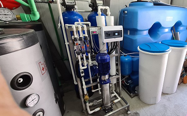 Reverse osmosis industrial water purification